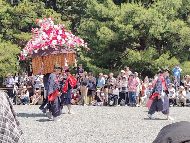 葵祭　花笠（撮影：久禮旦雄）